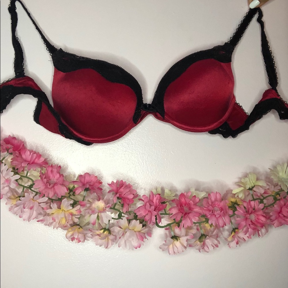 Red push up bra